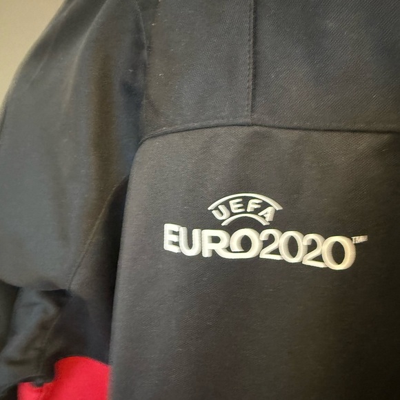 Men's XL soccer zip up EUC Black and Red Bomber Jacket with Emblem - Picture 8 of 11